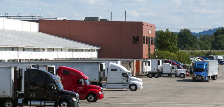 Exterior photo of Lineage's Allentown facility with trucks