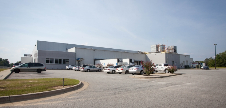 Exterior photo of Lineage's Macon facility