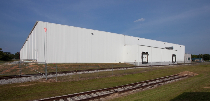 Photo of rail lines connecting to Lineage's Macon facility