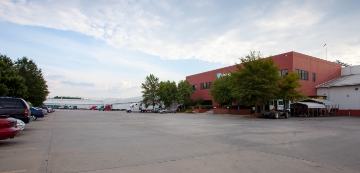 Exterior photo of Lineage's McDonough facility