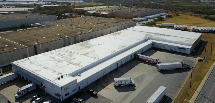 Aerial photo of Lineage's San Antonio - AT&T Parkway facility