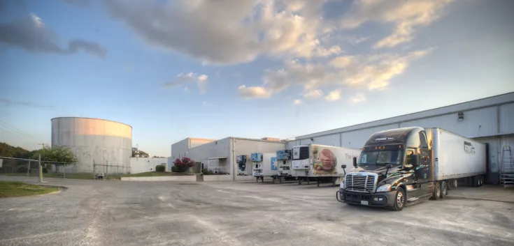 Foto exterior de las instalaciones de Lineage en Smithfield (Virginia)