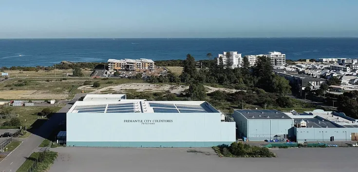 Lineagede Fremantle, en Australie-Occidentale, près du port de Fremantle, fournit des services de chaîne d’approvisionnement tels que l’entreposage frigorifique, la surgélation et les solutions de transport.