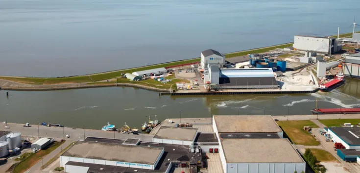 Las instalaciones de almacenamiento frigorífico de Lineageen Harlingen (Países Bajos) ofrecen almacenamiento centrado en el puerto, servicios de flete y apoyo aduanero.