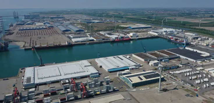 Lineage cold storage facility in Vlissingen, Netherlands with temperature-controlled handling, port access and specialized services for fresh and frozen goods.