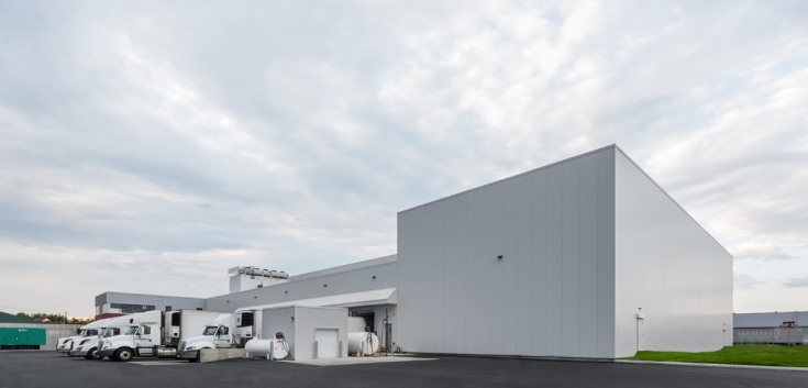 Exterior of Lineage’s Vaudreuil-Dorion cold storage facility