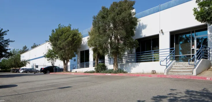 Exterior de las instalaciones de Lineageen Rialto, Bloomington, CA