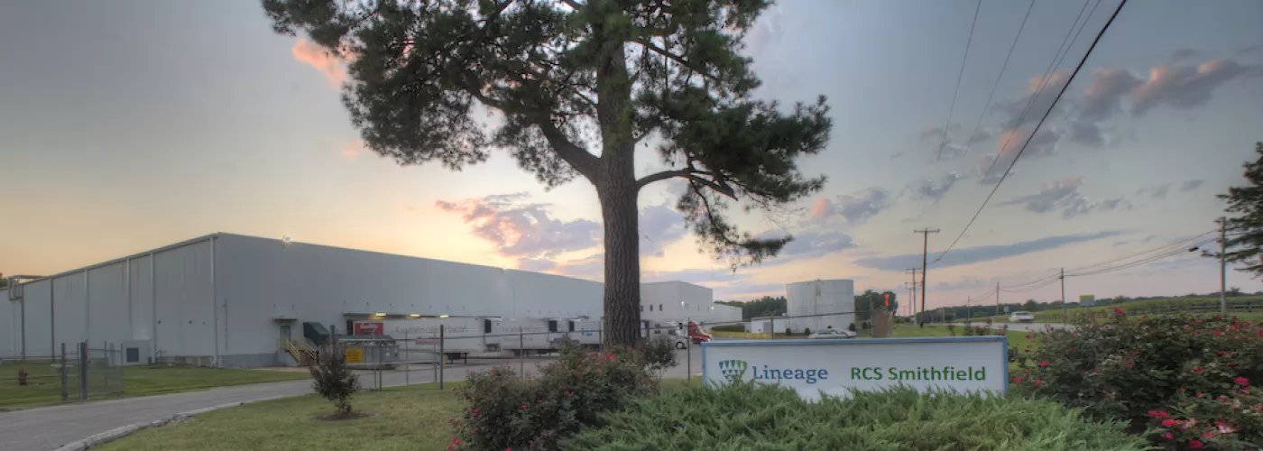 Foto exterior de las instalaciones de Lineage en Smithfield (Virginia)