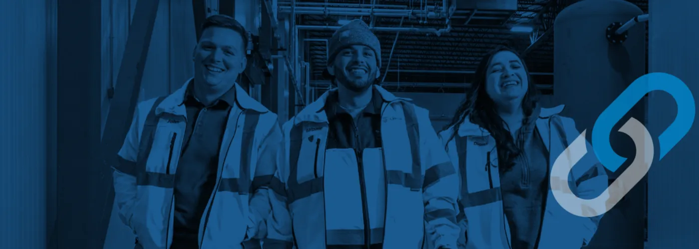 Trabajadores de Lineage con un lavado azul sobre la imagen