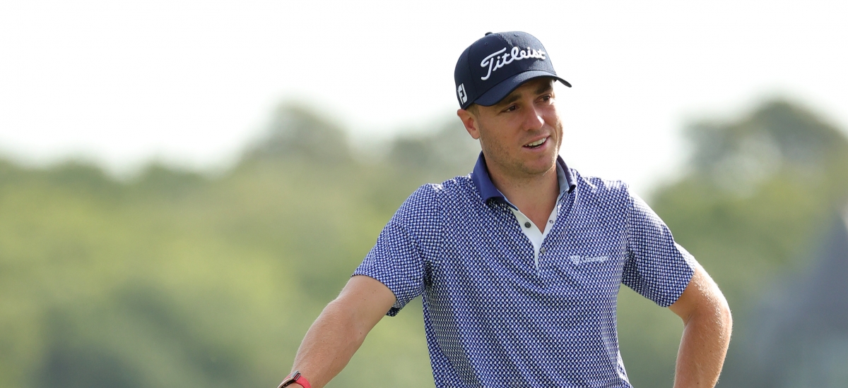 justin thomas golfing with Lineage logo on his shirt