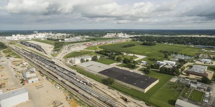 Photo aérienne des rails adjacents à Lineagede Decatur (IL)