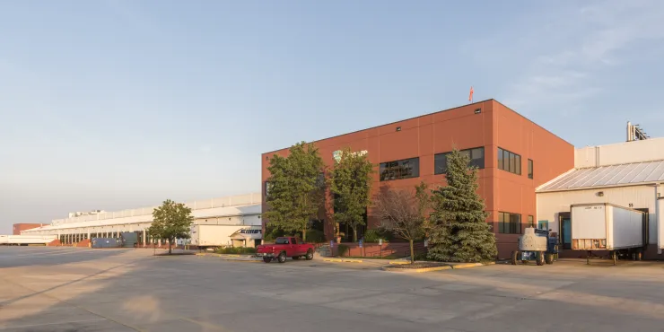 Foto exterior de las instalaciones Lineage en Chicago - Geneva.