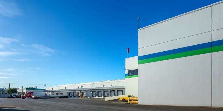 Exterior photo of Lineage's Tacoma facility loading dock