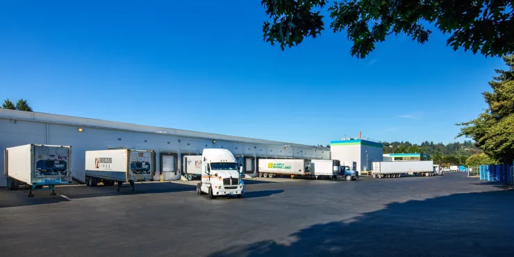 Foto exterior del patio de las instalaciones de Lineage en Algona