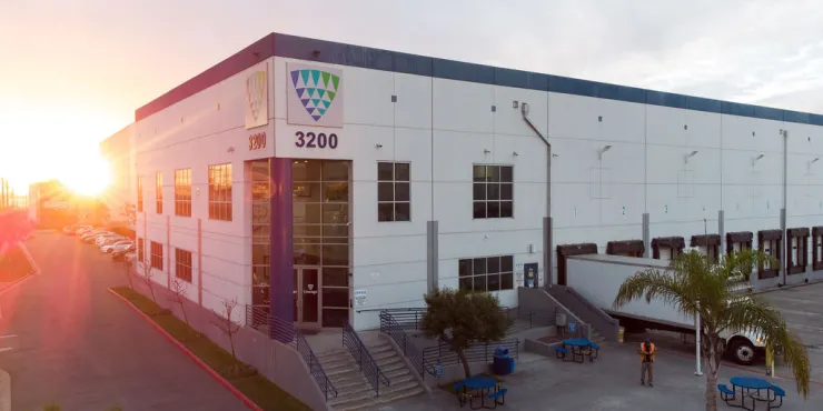 Imagen de las instalaciones de almacenamiento con control de Lineage .