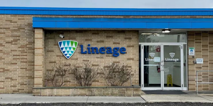 Imagen de las instalaciones de almacenamiento con control de Lineage .