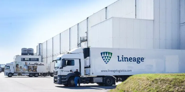 Lineage à l’entrepôt frigorifique de Bergen op Zoom aux Pays-Bas, mettant en évidence les capacités intégrées de transport et de logistique.