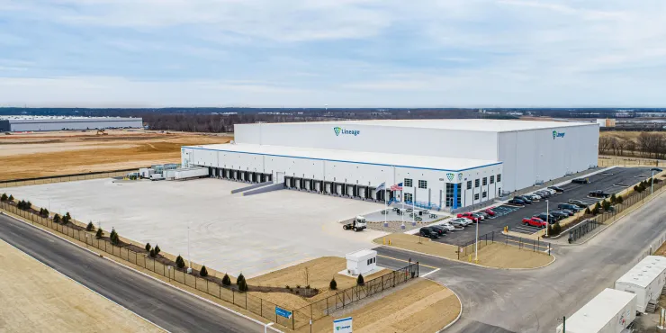 Photographie aérienne d’un entrepôt frigorifique