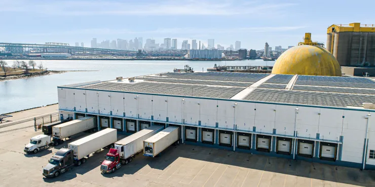 Photographie aérienne d’un entrepôt frigorifique