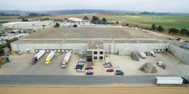 Foto aérea de las instalaciones de Lineage en Hilltop, Moss Landing, California.