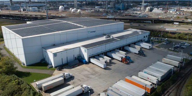 Imagen de las instalaciones de almacenamiento con control de Lineage .