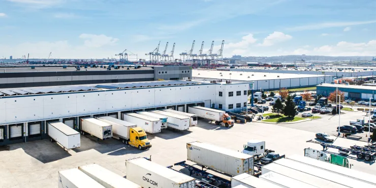 Imagen de las instalaciones de almacenamiento con control de Lineage .