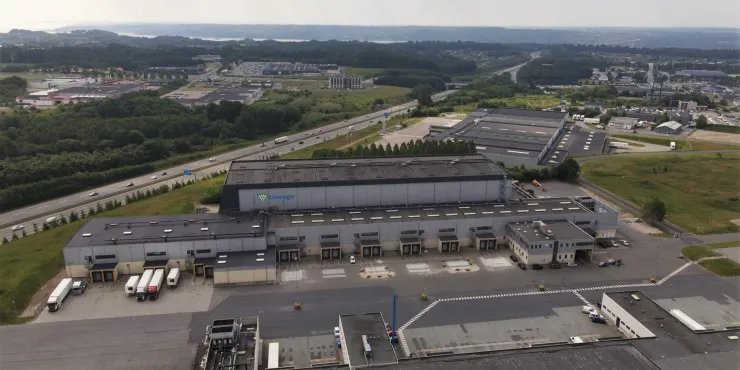 Imagen de las instalaciones de almacenamiento con control de Lineage .