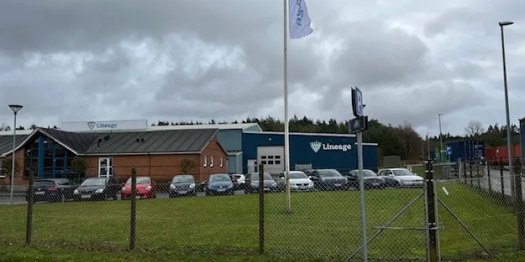 Imagen de las instalaciones de almacenamiento con control de Lineage .