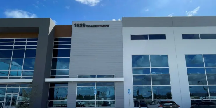 Imagen de las instalaciones de almacenamiento con control de Lineage .