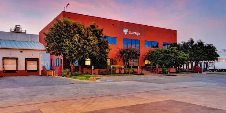 Imagen de las instalaciones de almacenamiento con control de Lineage .