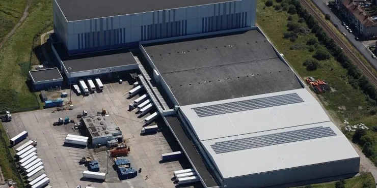 Imagen de las instalaciones de almacenamiento con control de Lineage .