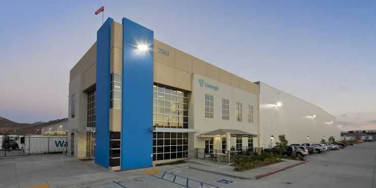 Imagen de las instalaciones de almacenamiento con control de Lineage .