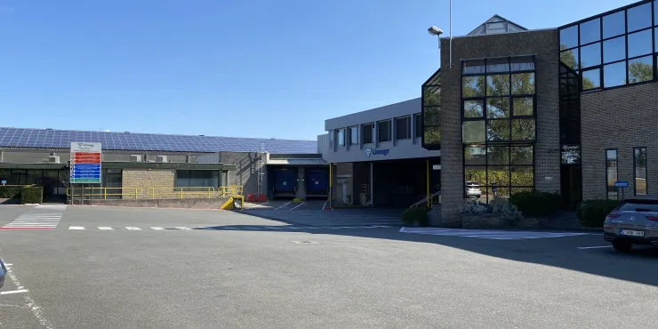 Imagen de las instalaciones de almacenamiento con control de Lineage .