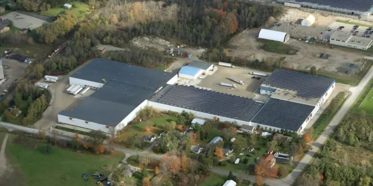 Imagen de las instalaciones de almacenamiento con control de Lineage .