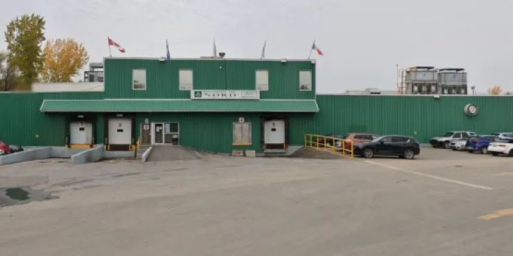 Imagen de las instalaciones de almacenamiento con control de Lineage .