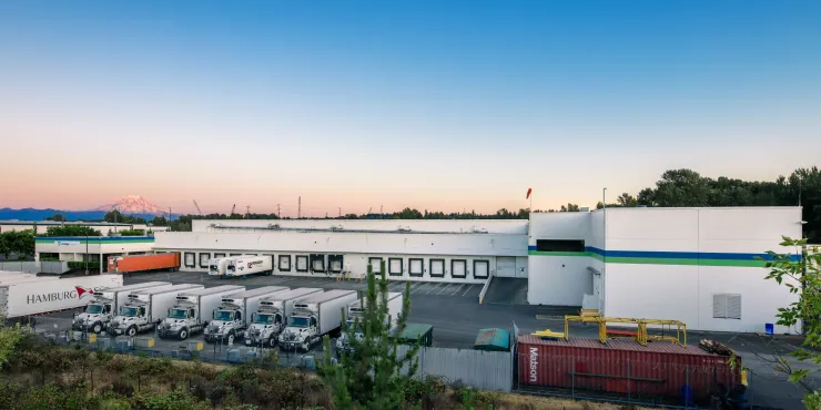 Exterior photo of Lineage's Tacoma facility at dusk with Mt. Rainier in the background