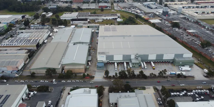 Imagen de las instalaciones de almacenamiento con control de Lineage .