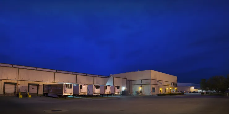 Foto del patio con remolques en las instalaciones de Sandston