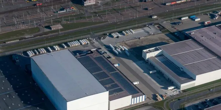 Imagen de las instalaciones de almacenamiento con control de Lineage .