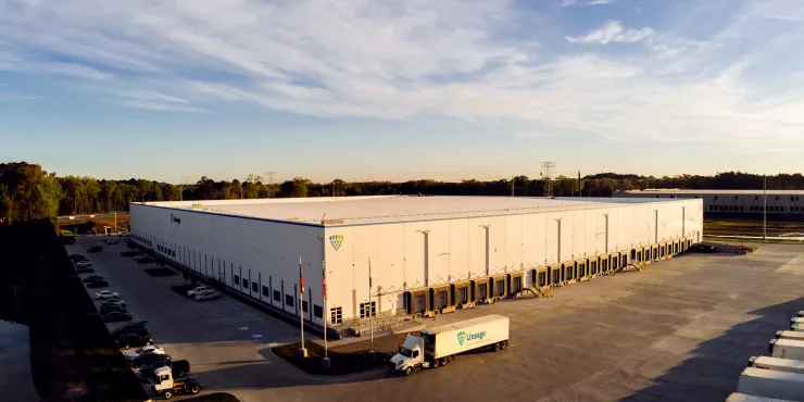 Imagen de las instalaciones de almacenamiento con control de Lineage .