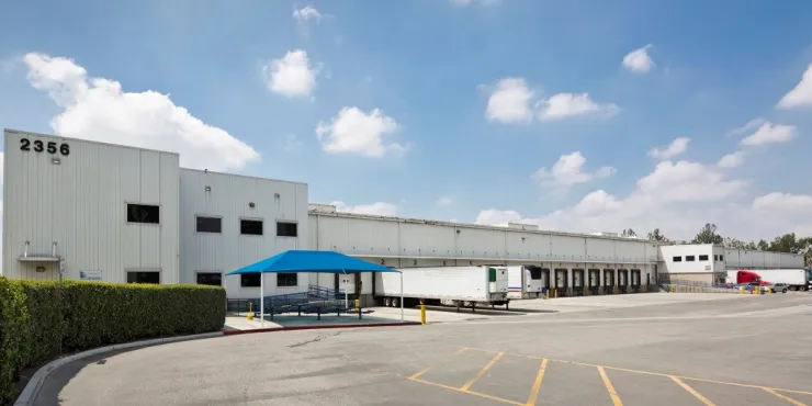 Imagen de las instalaciones de almacenamiento con control de Lineage .