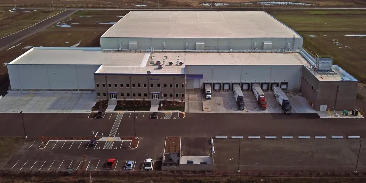 Imagen de las instalaciones de almacenamiento con control de Lineage .