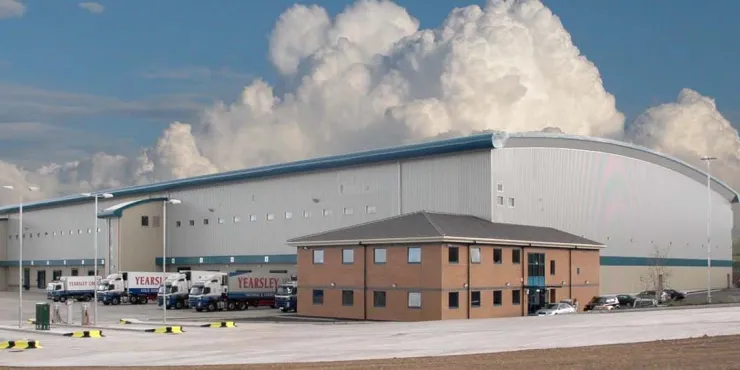 Foto exterior de las instalaciones de Lineage en Seaham