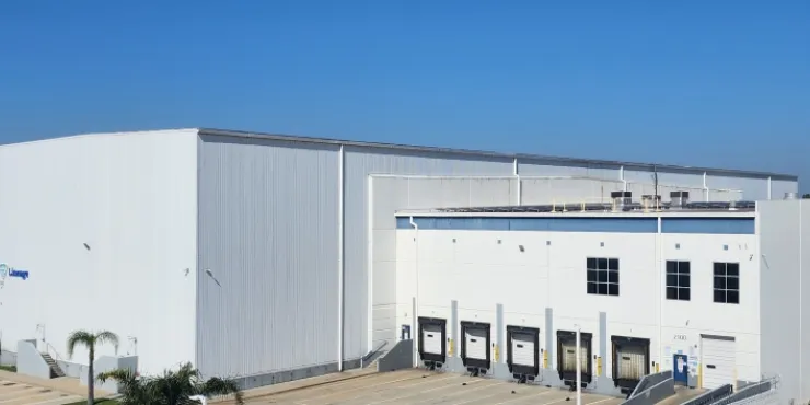 Imagen de las instalaciones de almacenamiento con control de Lineage .