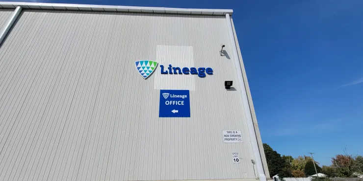 Imagen de las instalaciones de almacenamiento con control de Lineage .