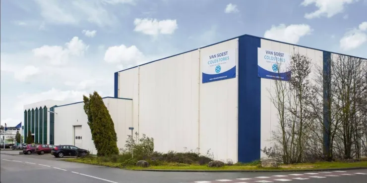 Imagen de las instalaciones de almacenamiento con control de Lineage .