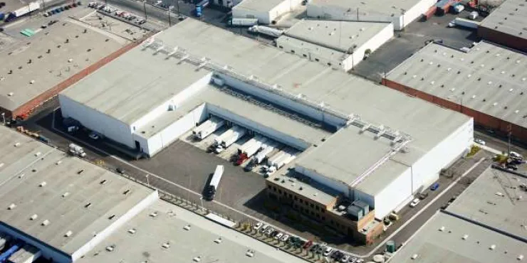 Imagen de las instalaciones de almacenamiento con control de Lineage .