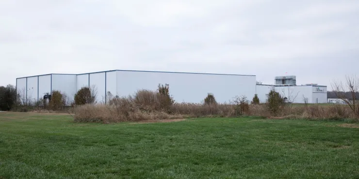 Foto exterior de las instalaciones de Lineage en Boonville