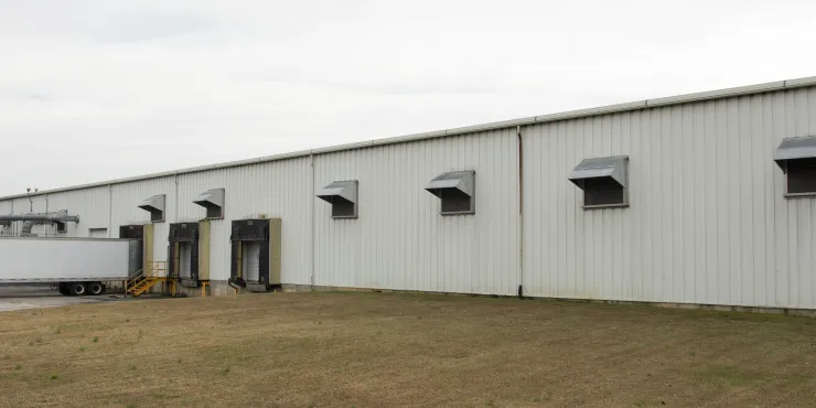 Foto exterior de las instalaciones Lineage en Richmond - Chesapeake.