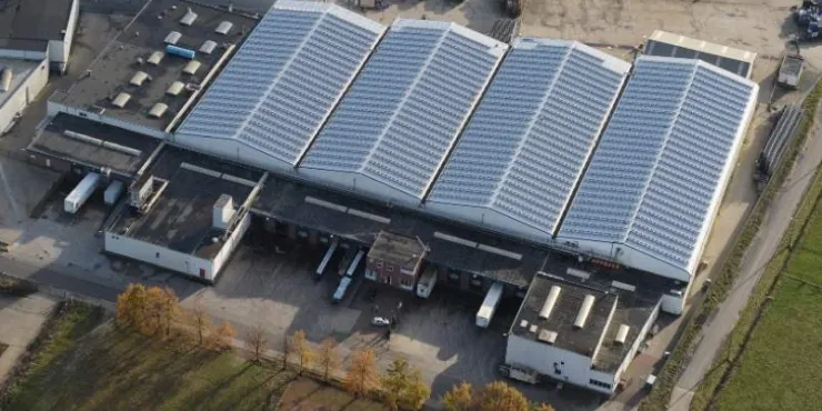 Imagen de las instalaciones de almacenamiento con control de Lineage .